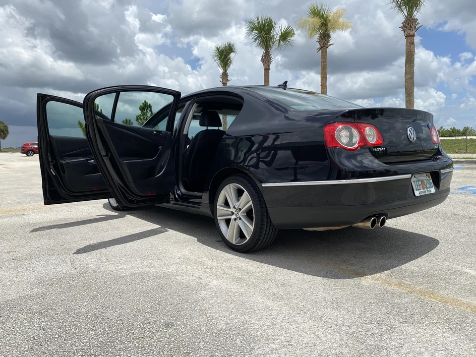 2010 Volkswagen Passat - Image 14 of 31