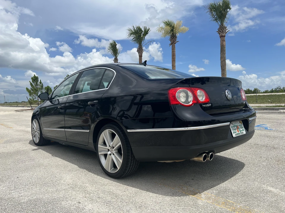 2010 Volkswagen Passat - Image 16 of 31