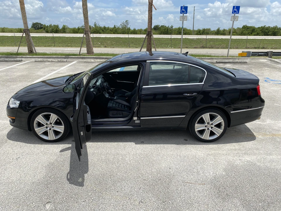 2010 Volkswagen Passat - Image 13 of 31