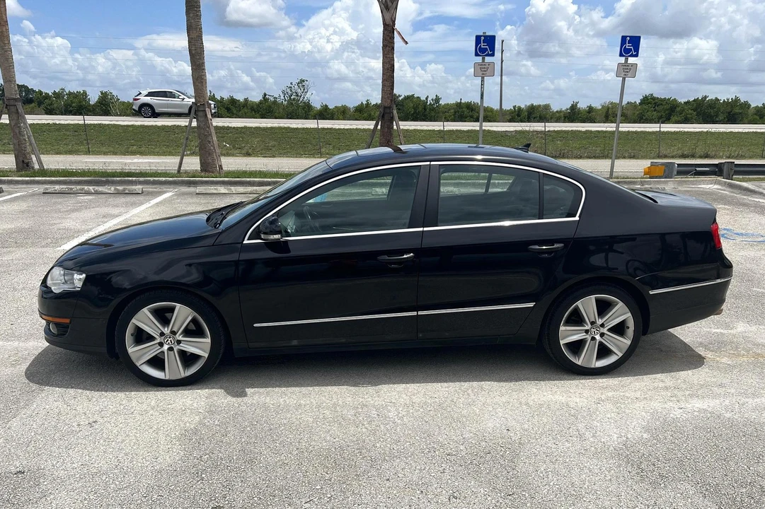 2010 Volkswagen Passat - Image 3 of 31