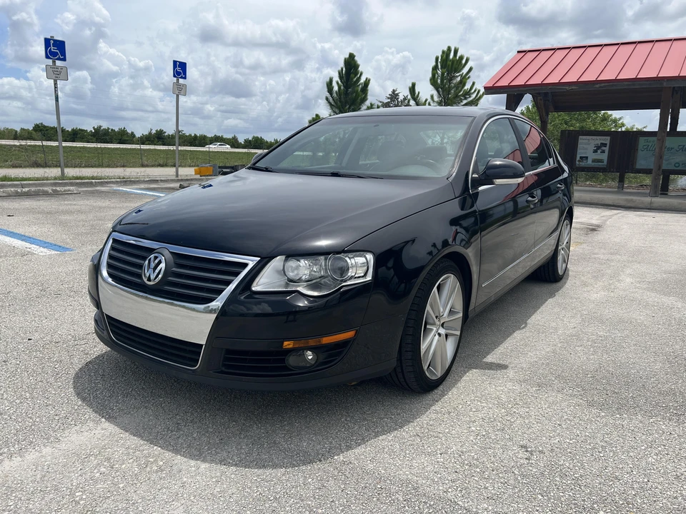 2010 Volkswagen Passat - Image 8 of 31