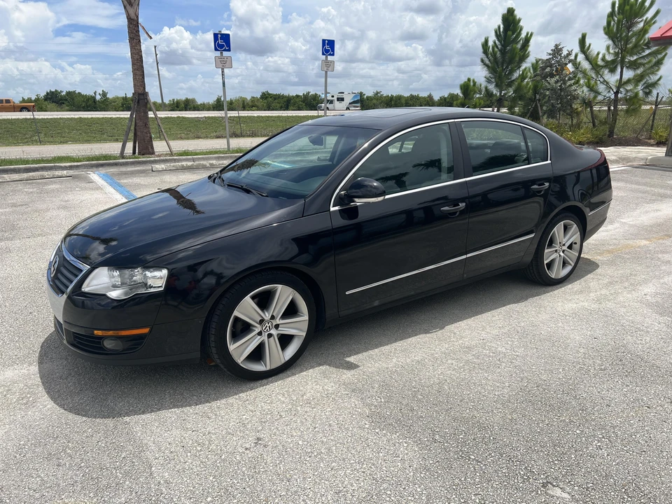 2010 Volkswagen Passat - Image 10 of 31