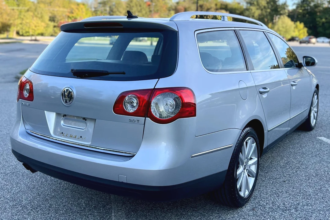 2010 Volkswagen Passat - Image 4 of 31