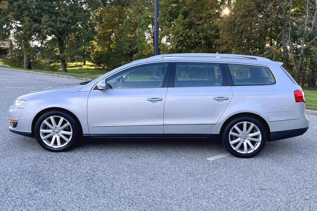 2010 Volkswagen Passat - Image 3 of 31