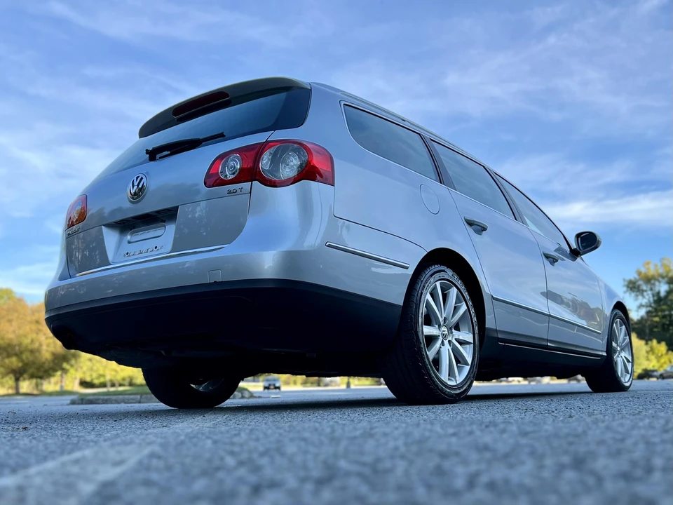 2010 Volkswagen Passat - Image 25 of 31