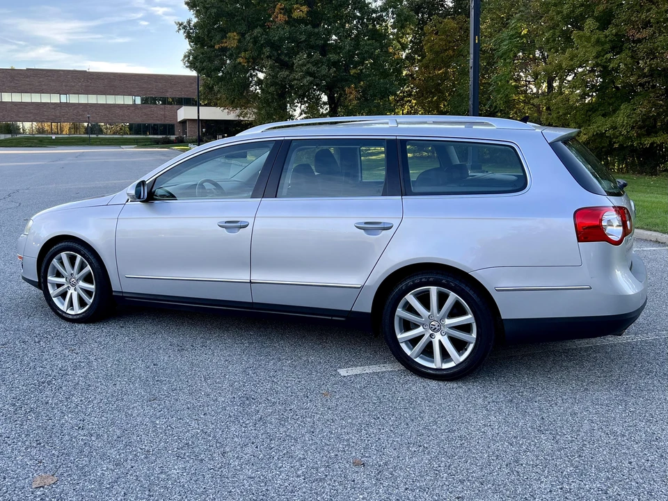 2010 Volkswagen Passat - Image 18 of 31