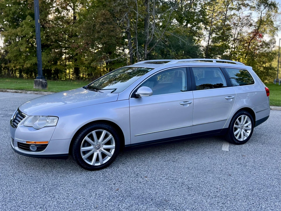 2010 Volkswagen Passat - Image 13 of 31
