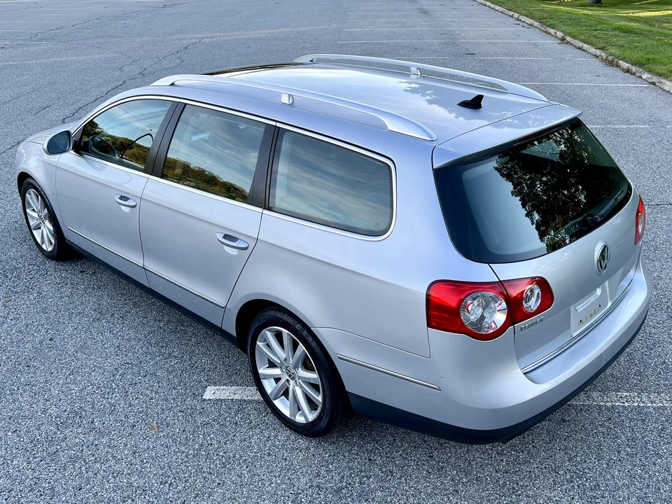 2010 Volkswagen Passat - Image 20 of 31