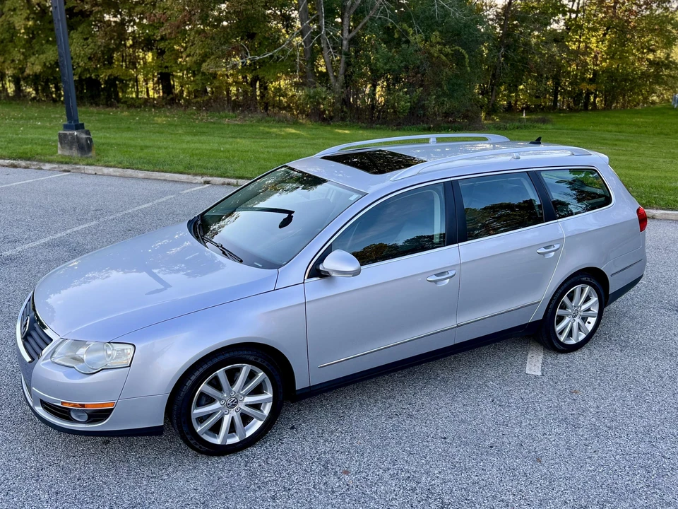 2010 Volkswagen Passat - Image 12 of 31