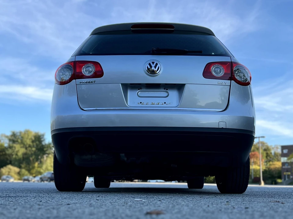 2010 Volkswagen Passat - Image 23 of 31