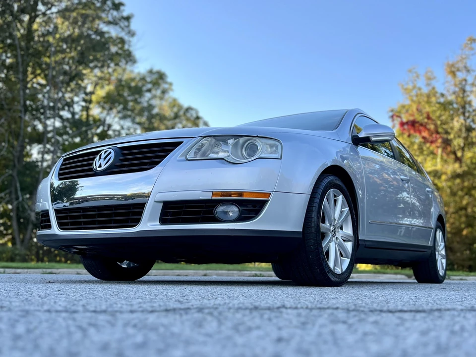 2010 Volkswagen Passat - Image 9 of 31