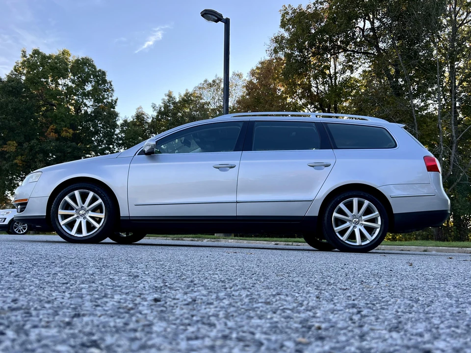 2010 Volkswagen Passat - Image 17 of 31