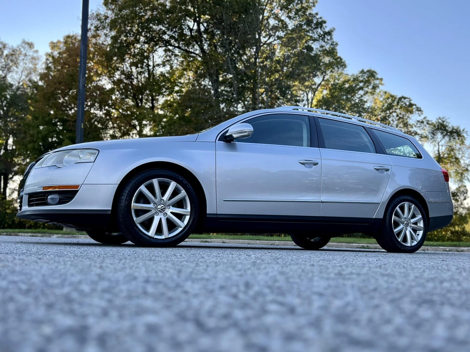 2010 Volkswagen Passat - Image 14 of 31