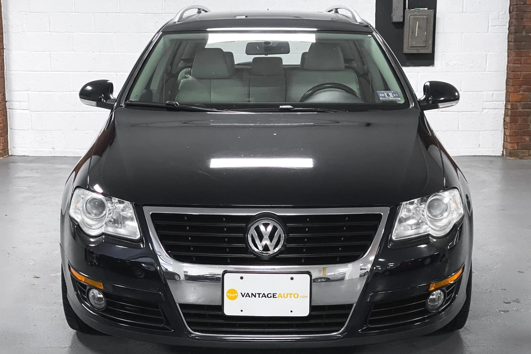 2010 Volkswagen Passat - Image 2 of 31