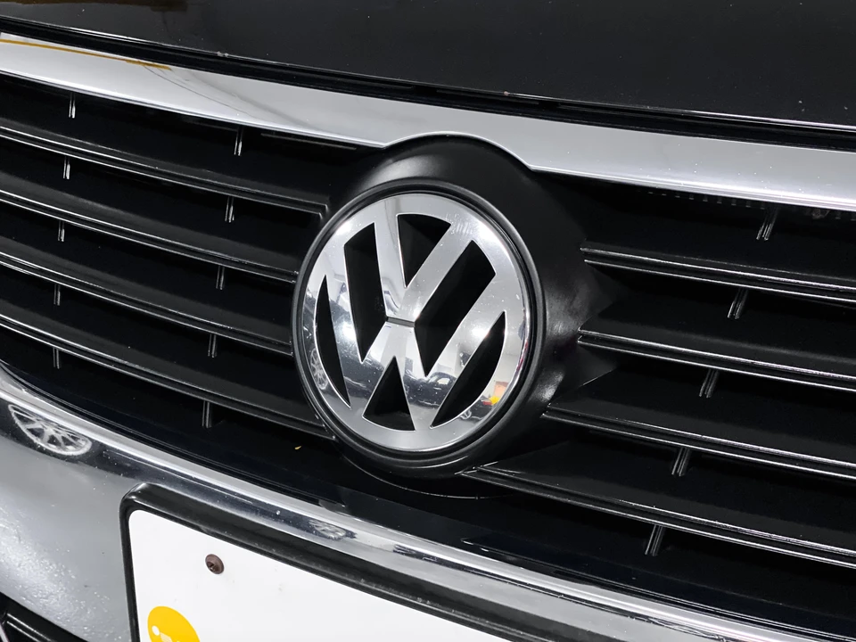 2010 Volkswagen Passat - Image 23 of 31