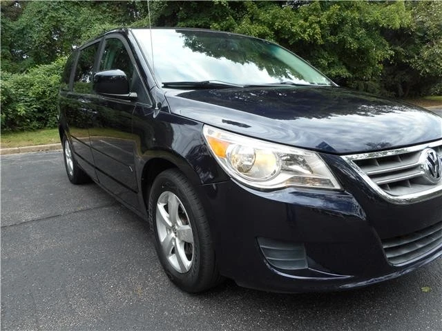 2010 Volkswagen Routan - Image 12 of 12