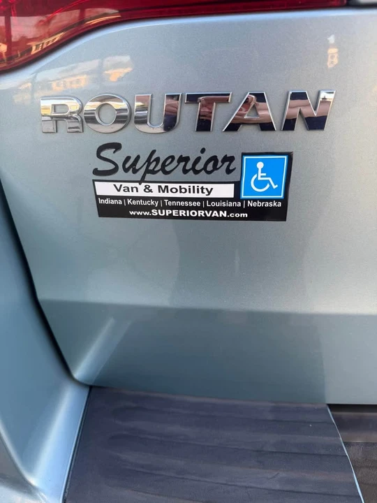 2010 Volkswagen Routan - Image 7 of 11