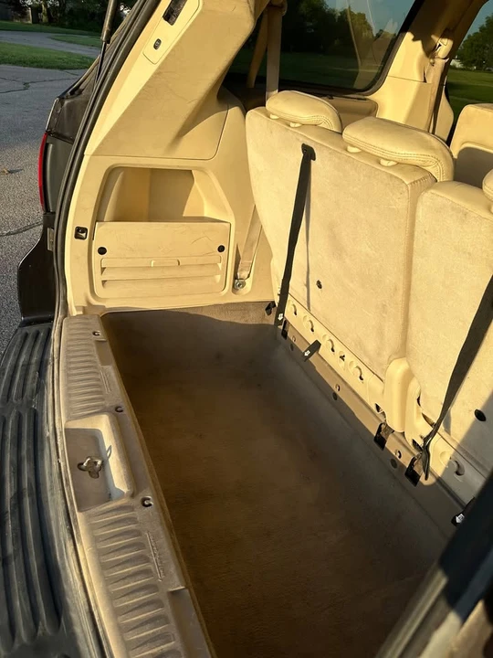 2010 Volkswagen Routan - Image 18 of 19