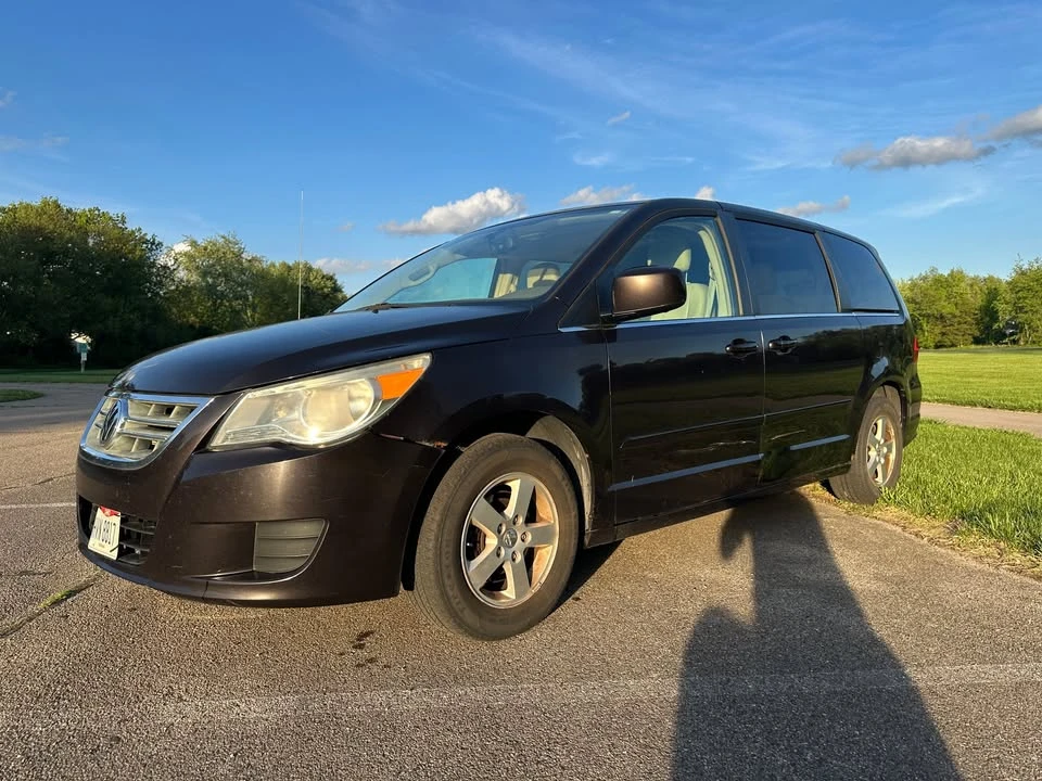 2010 Volkswagen Routan - Image 19 of 19