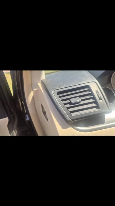 2010 Volkswagen Routan - Image 13 of 13