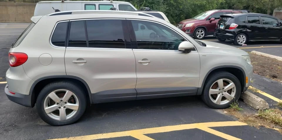 2010 Volkswagen Tiguan - Image 3 of 7
