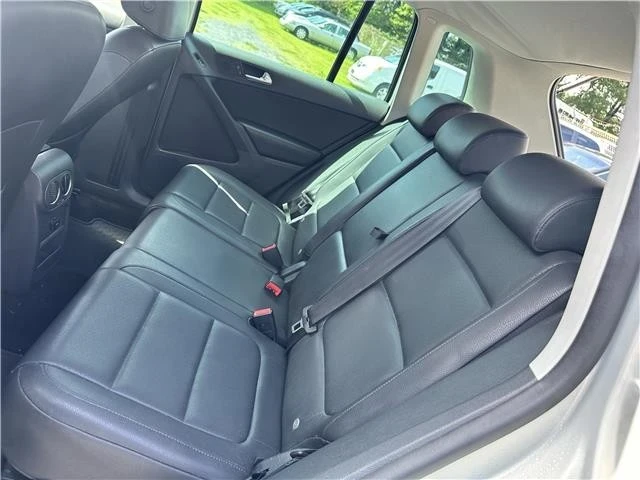 2010 Volkswagen Tiguan - Image 9 of 21