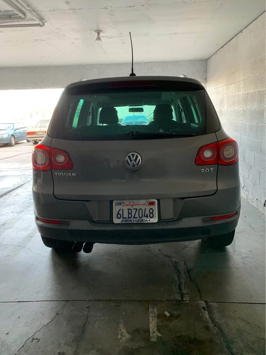 2010 Volkswagen Tiguan - Image 2 of 6