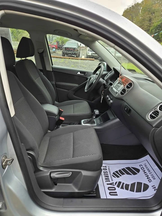 2010 Volkswagen Tiguan - Image 10 of 16