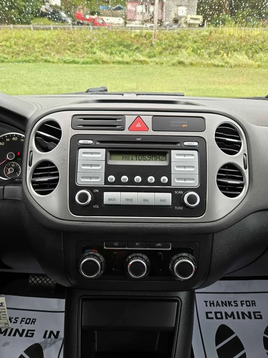 2010 Volkswagen Tiguan - Image 12 of 16
