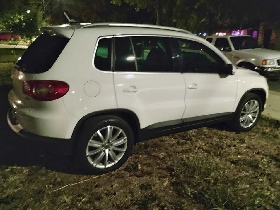 2010 Volkswagen Tiguan - Image 3 of 5