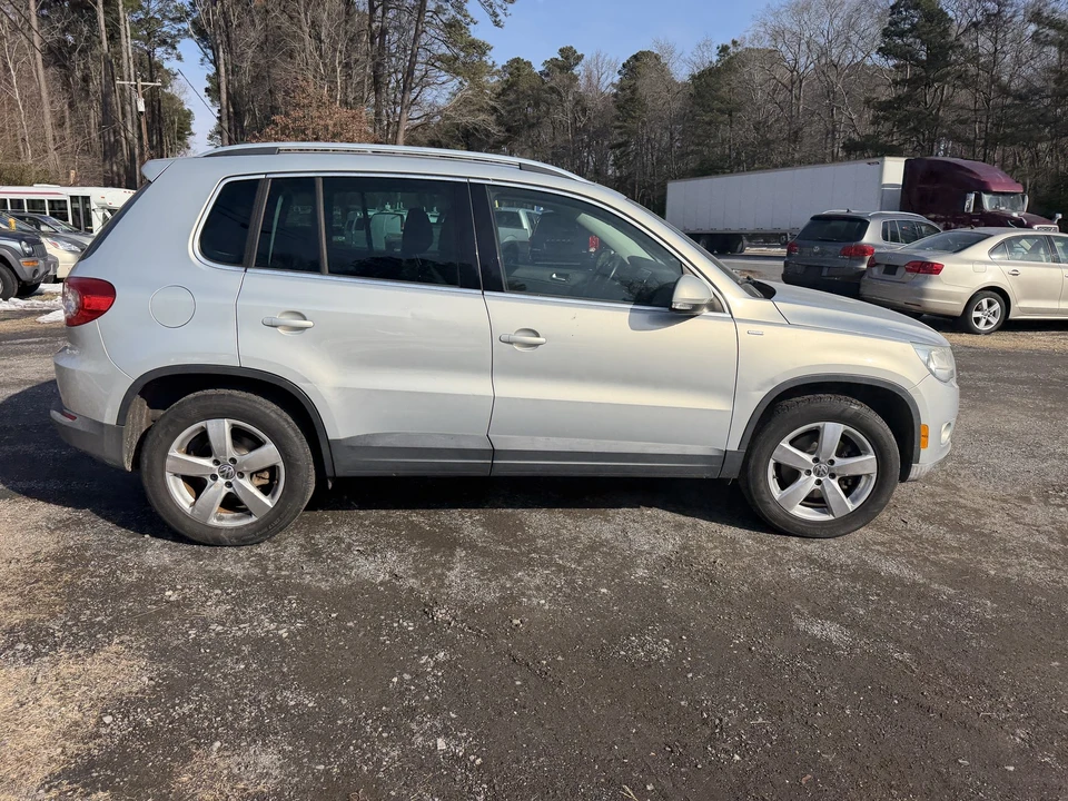 2010 Volkswagen Tiguan - Image 20 of 21