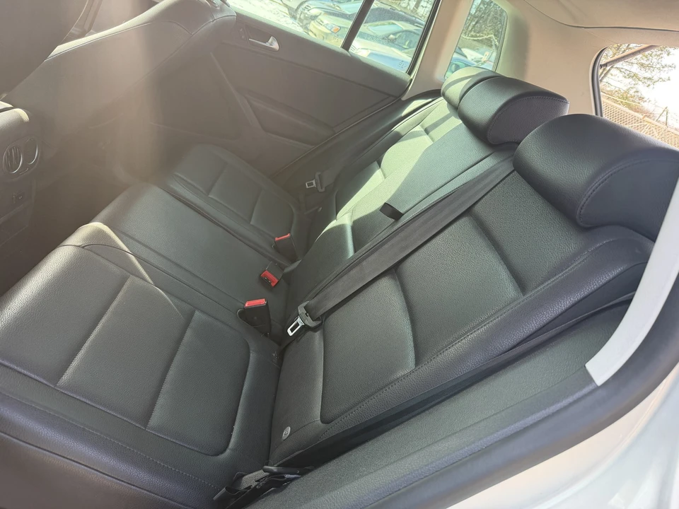 2010 Volkswagen Tiguan - Image 6 of 21