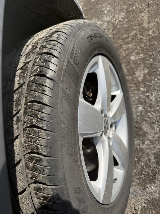 2010 Volkswagen Tiguan - Image 8 of 21