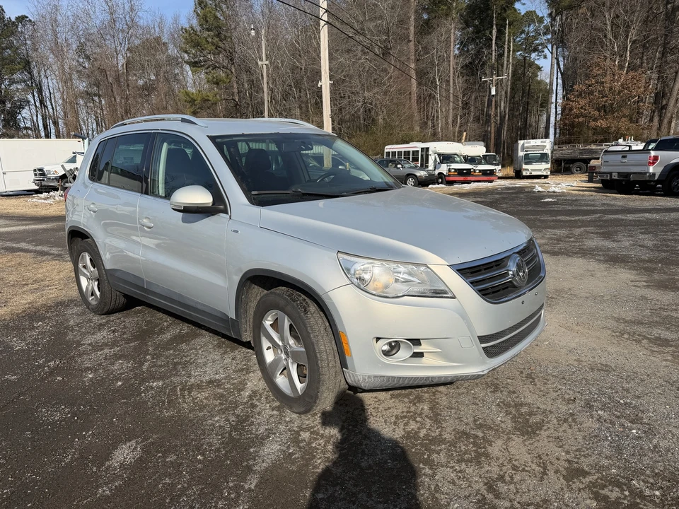 2010 Volkswagen Tiguan - Image 21 of 21