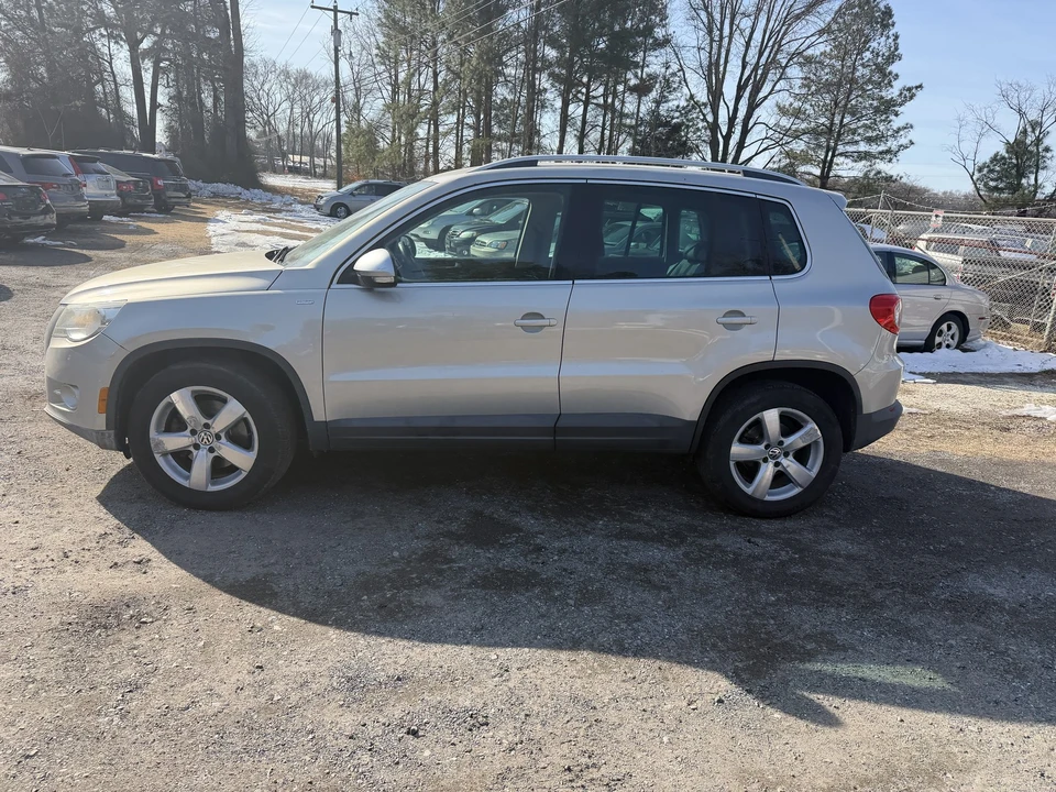 2010 Volkswagen Tiguan - Image 14 of 21
