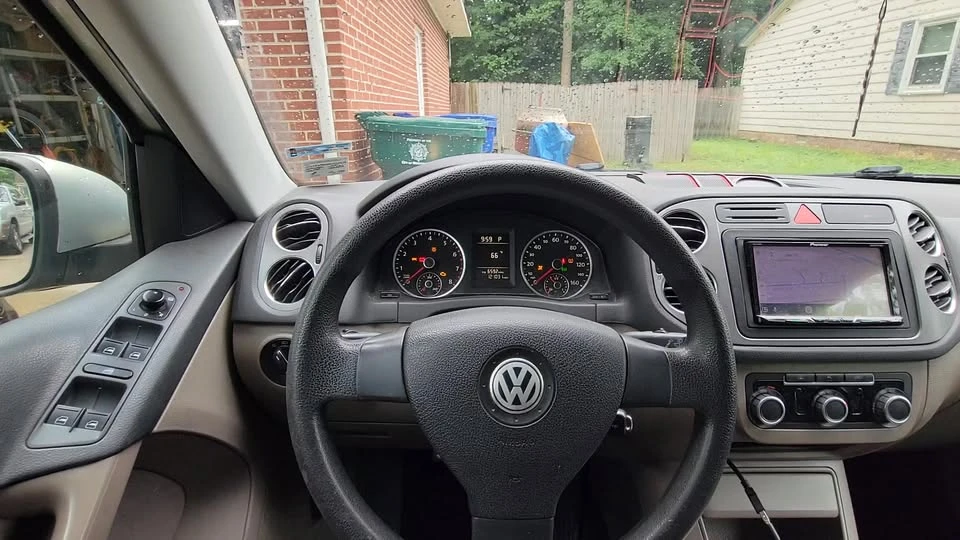 2010 Volkswagen Tiguan - Image 8 of 8