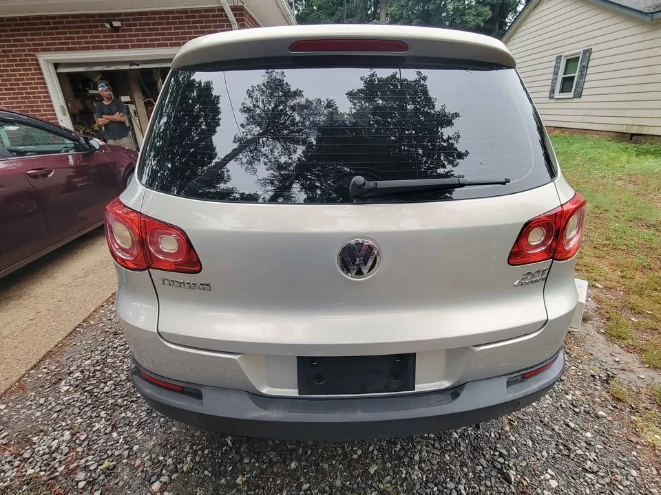 2010 Volkswagen Tiguan - Image 3 of 8