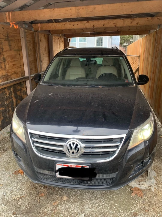 2010 Volkswagen Tiguan - Image 2 of 5