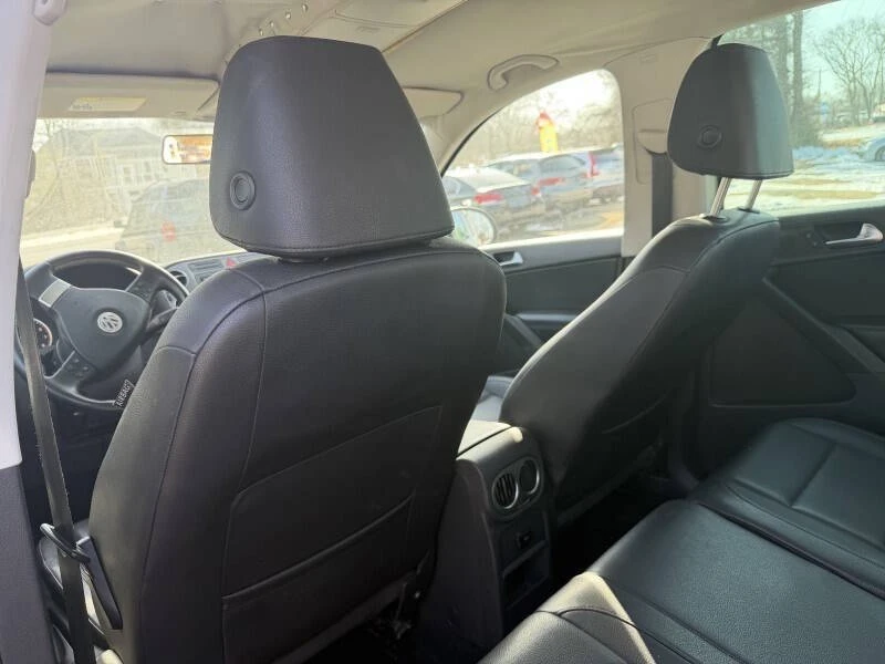 2010 Volkswagen Tiguan - Image 19 of 21