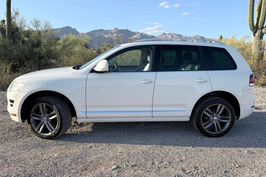 2010 Volkswagen Touareg - Image 3 of 31
