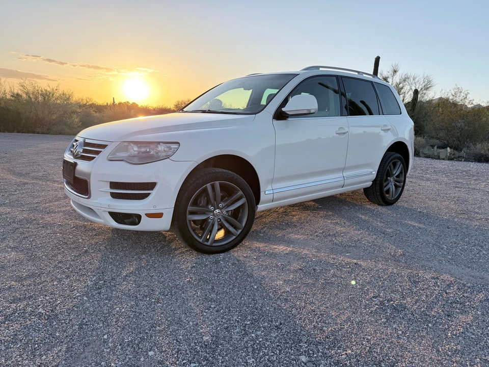 2010 Volkswagen Touareg - Image 8 of 31