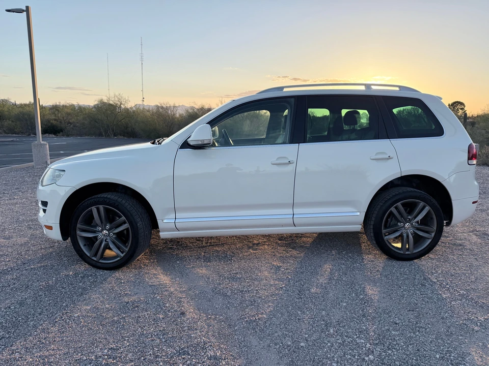 2010 Volkswagen Touareg - Image 9 of 31