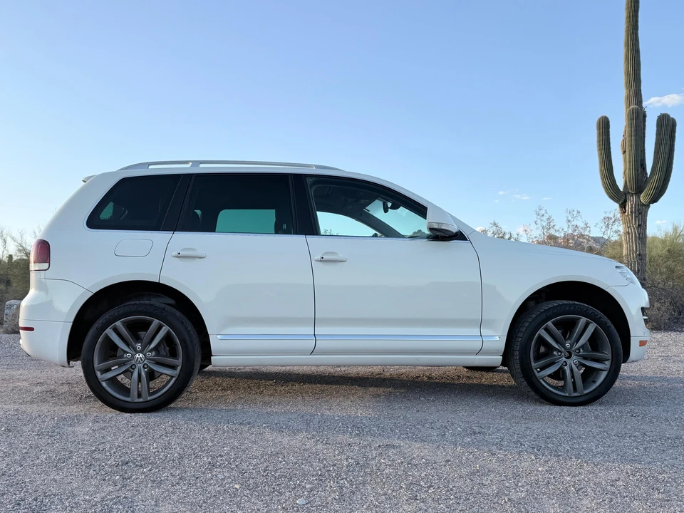 2010 Volkswagen Touareg - Image 14 of 31