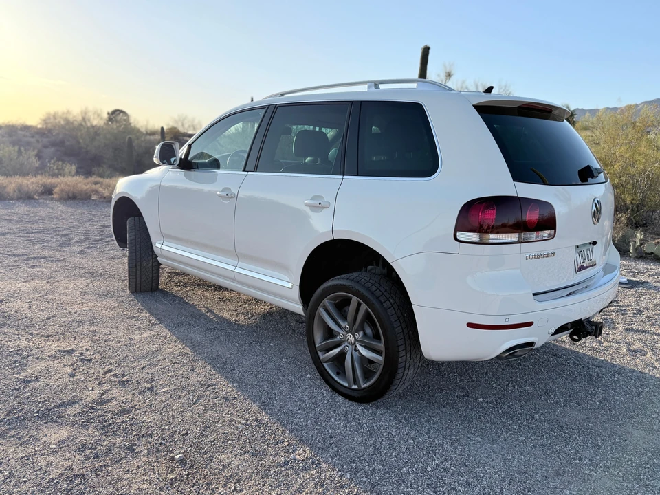 2010 Volkswagen Touareg - Image 11 of 31