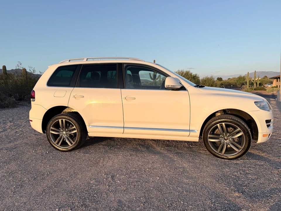 2010 Volkswagen Touareg - Image 15 of 31