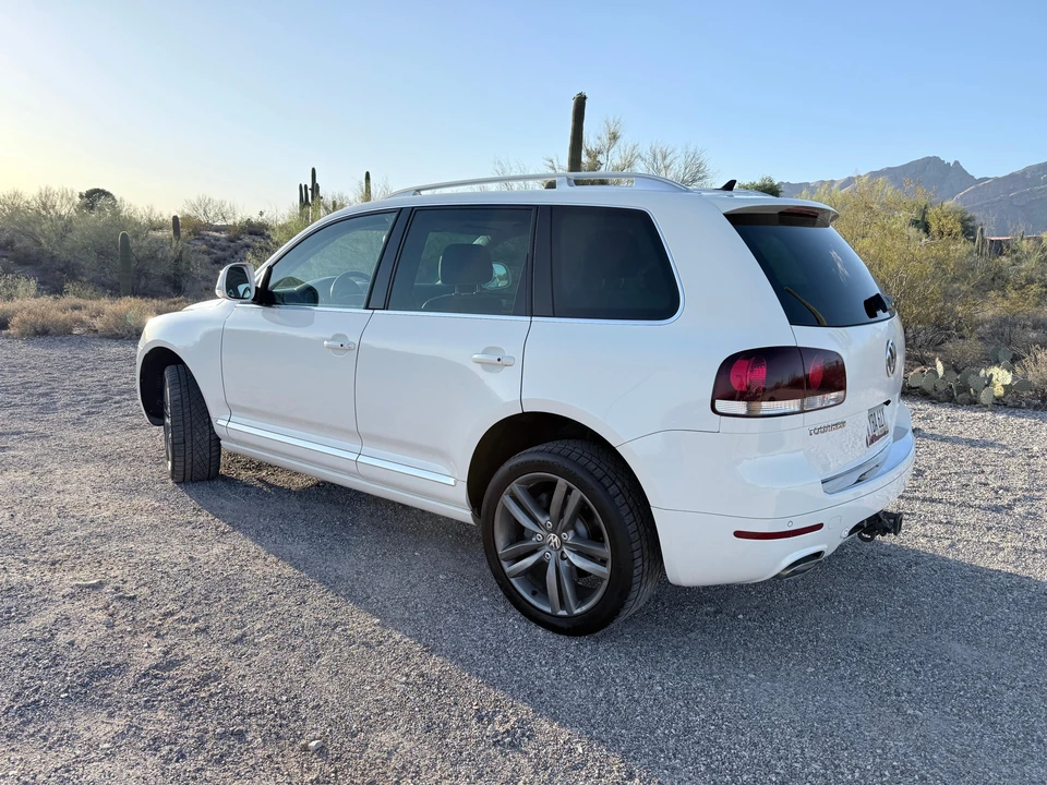 2010 Volkswagen Touareg - Image 10 of 31