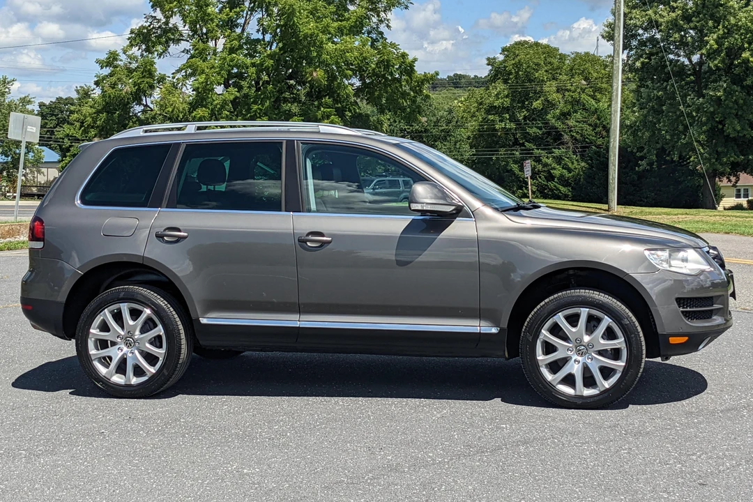 2010 Volkswagen Touareg - Image 3 of 31