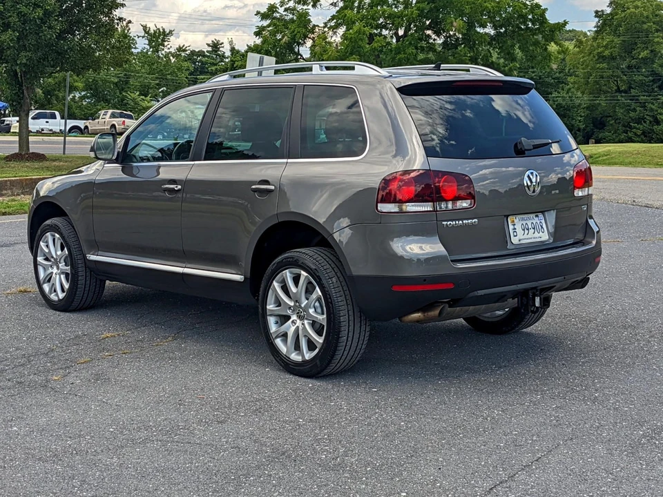2010 Volkswagen Touareg - Image 12 of 31