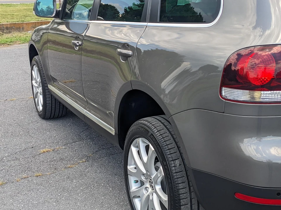 2010 Volkswagen Touareg - Image 26 of 31