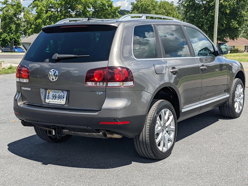 2010 Volkswagen Touareg - Image 14 of 31